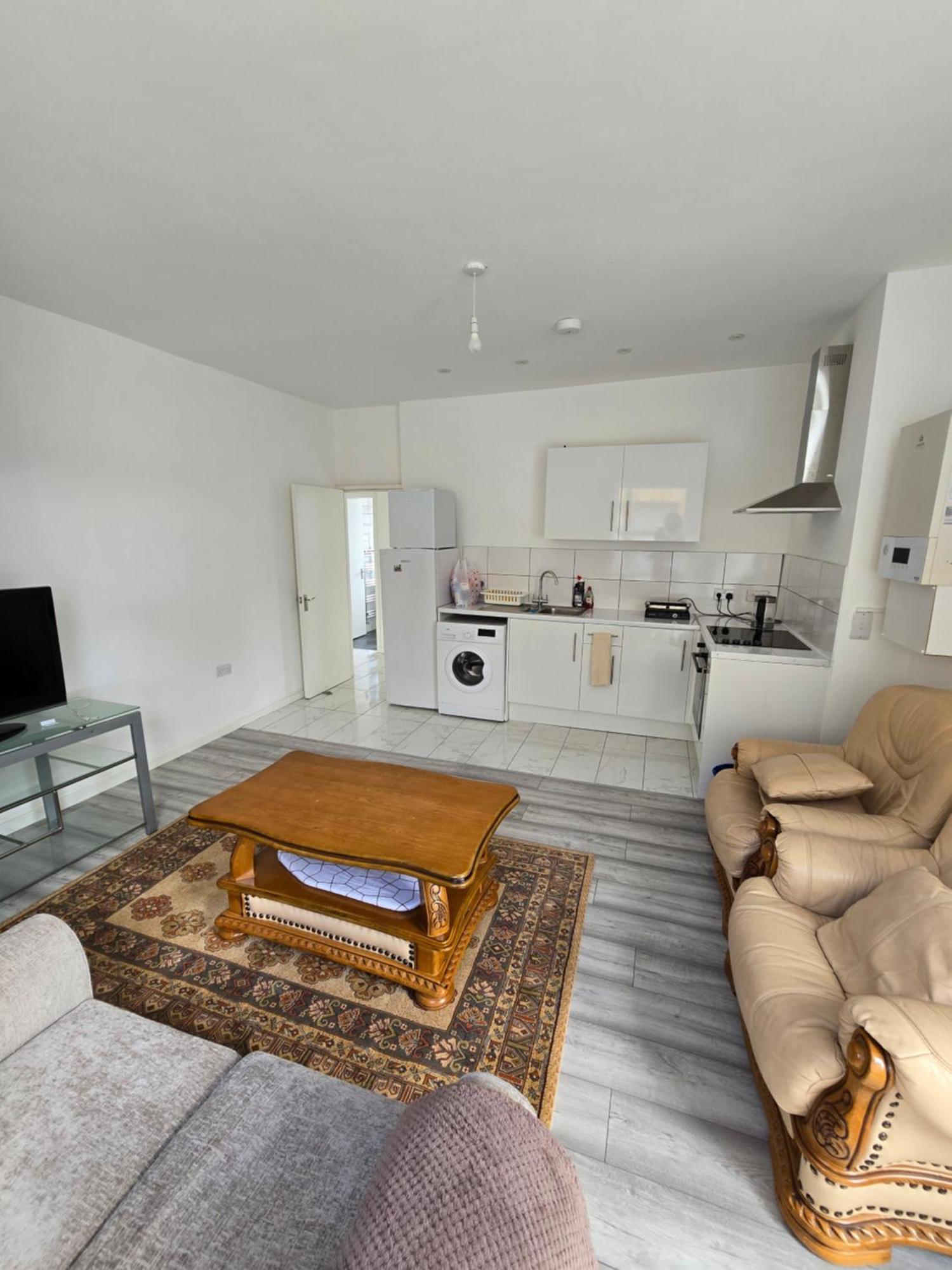 Pano Court 1 Bed Number 5 * Sittingbourne
